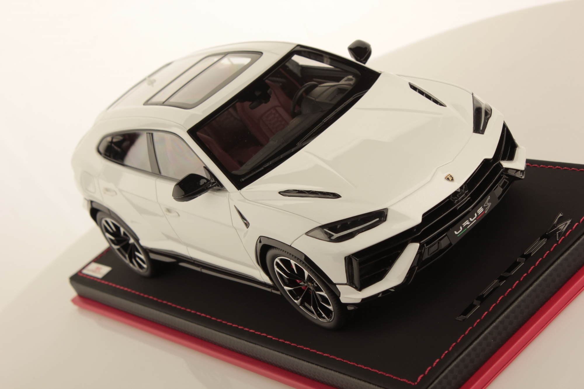mr-collection-models-lamborghini-urus-s-1-18-2 image 3