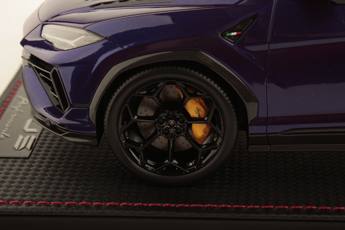 mr-collection-models-lamborghini-urus-performante-1-18-miniature-auto-de-collect image 5