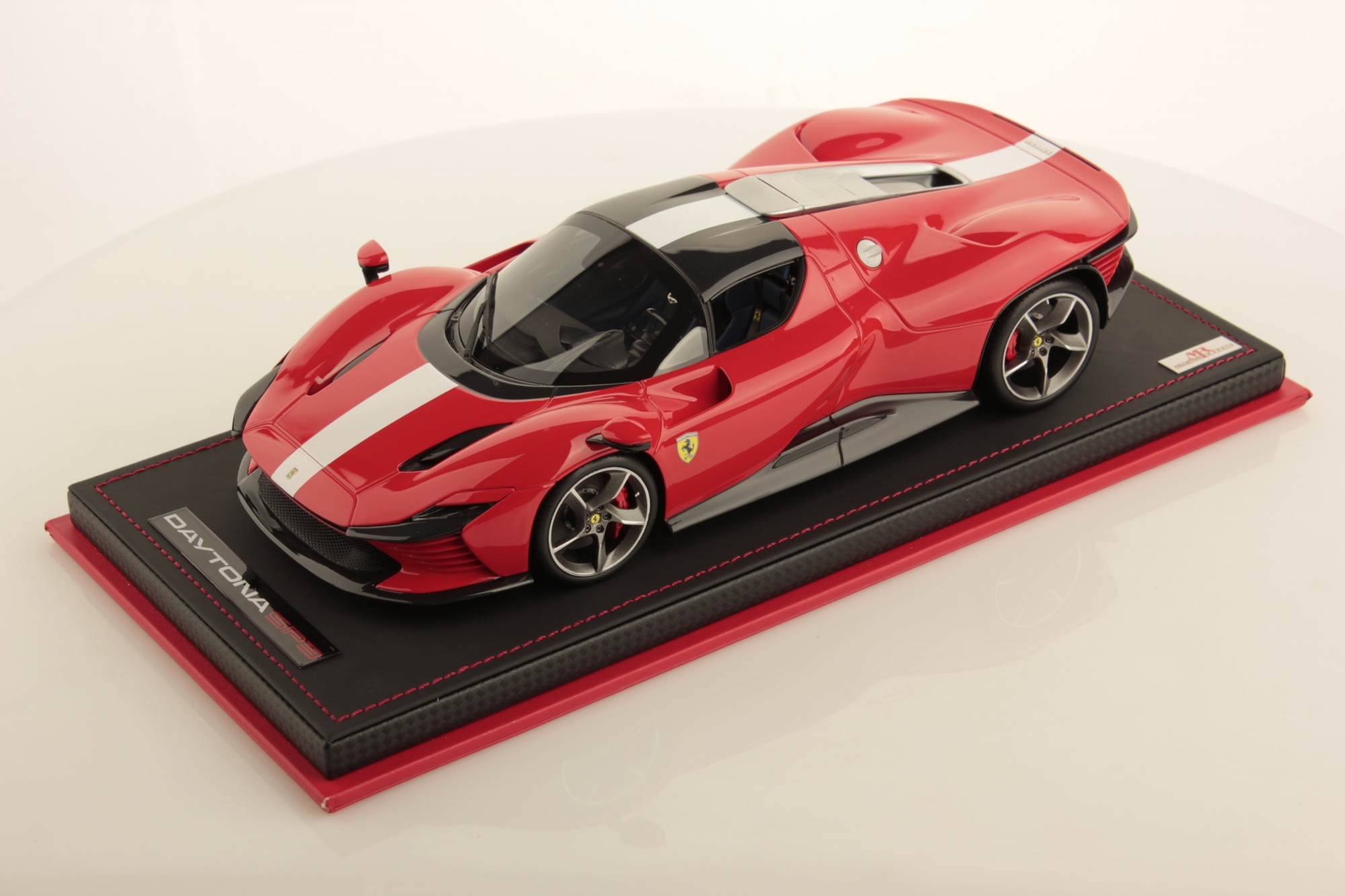 mr-collection-models-ferrari-daytona-sp3-miniature-auto-1-18 image 1