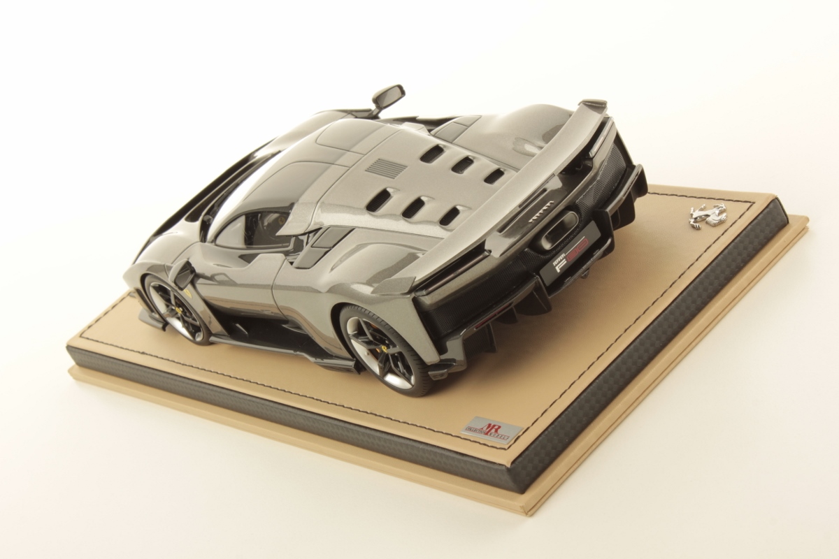 mr-collection-models-ferrari-f80-miniature-auto-hypercar-officielle image 4
