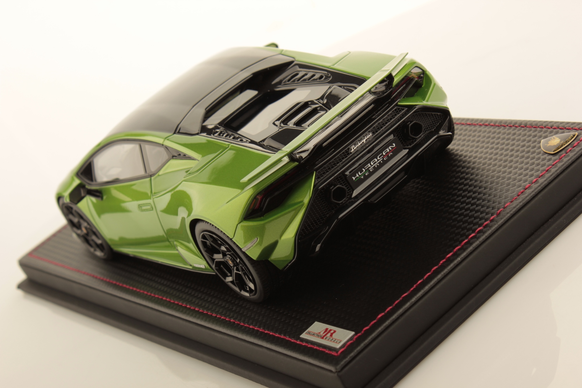 mr-collection-models-lamborghini-hurac-n-tecnica-1-18-miniature-auto image 4