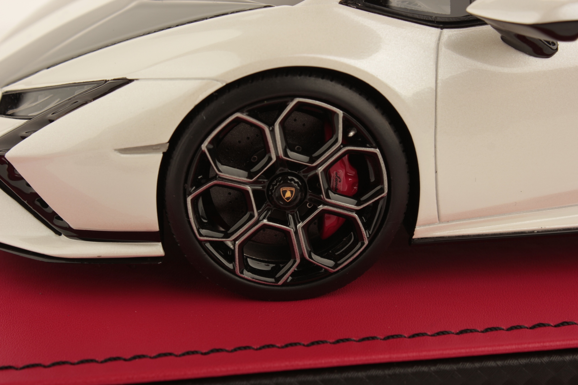 mr-collection-models-lamborghini-hurac-n-tecnica-miniature-auto-1-18 image 5