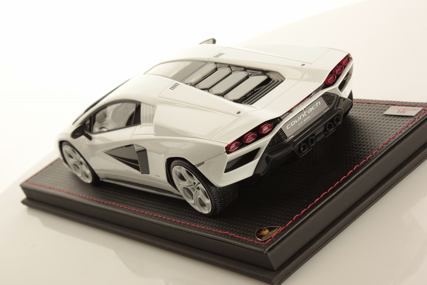 mr-collection-models-lamborghini-countach-lpi-800-4-1-18-2 image 4