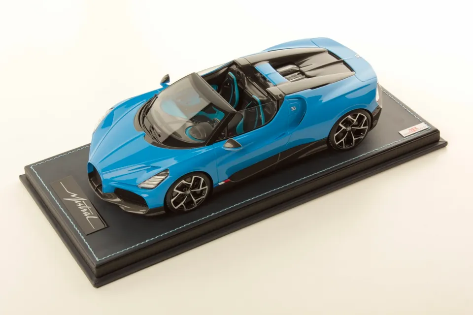 mr-collection-models-bugatti-w16-mistral-1-18-miniature-auto-de-collection-3 image 1