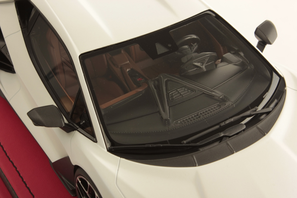 mr-collection-models-lamborghini-revuelto-1-18-miniature-auto-v12-hybride image 6