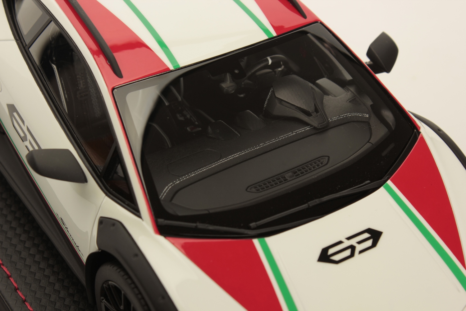 mr-collection-models-lamborghini-hurac-n-sterrato-1-18-maquette-de-collection image 6