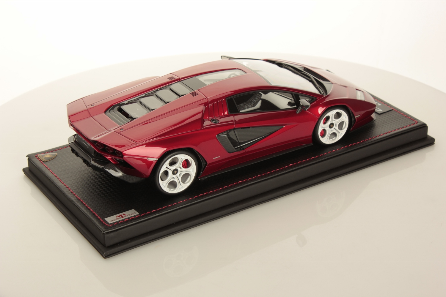 mr-collection-models-lamborghini-countach-lpi-800-4-1-18 image 2