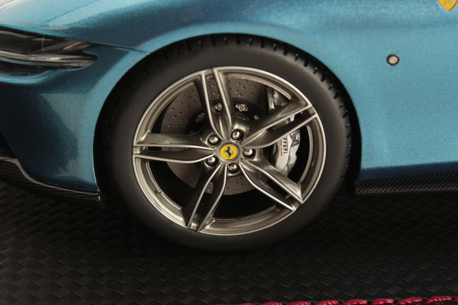 mr-collection-models-ferrari-roma-spider-1-18-miniature-auto image 5