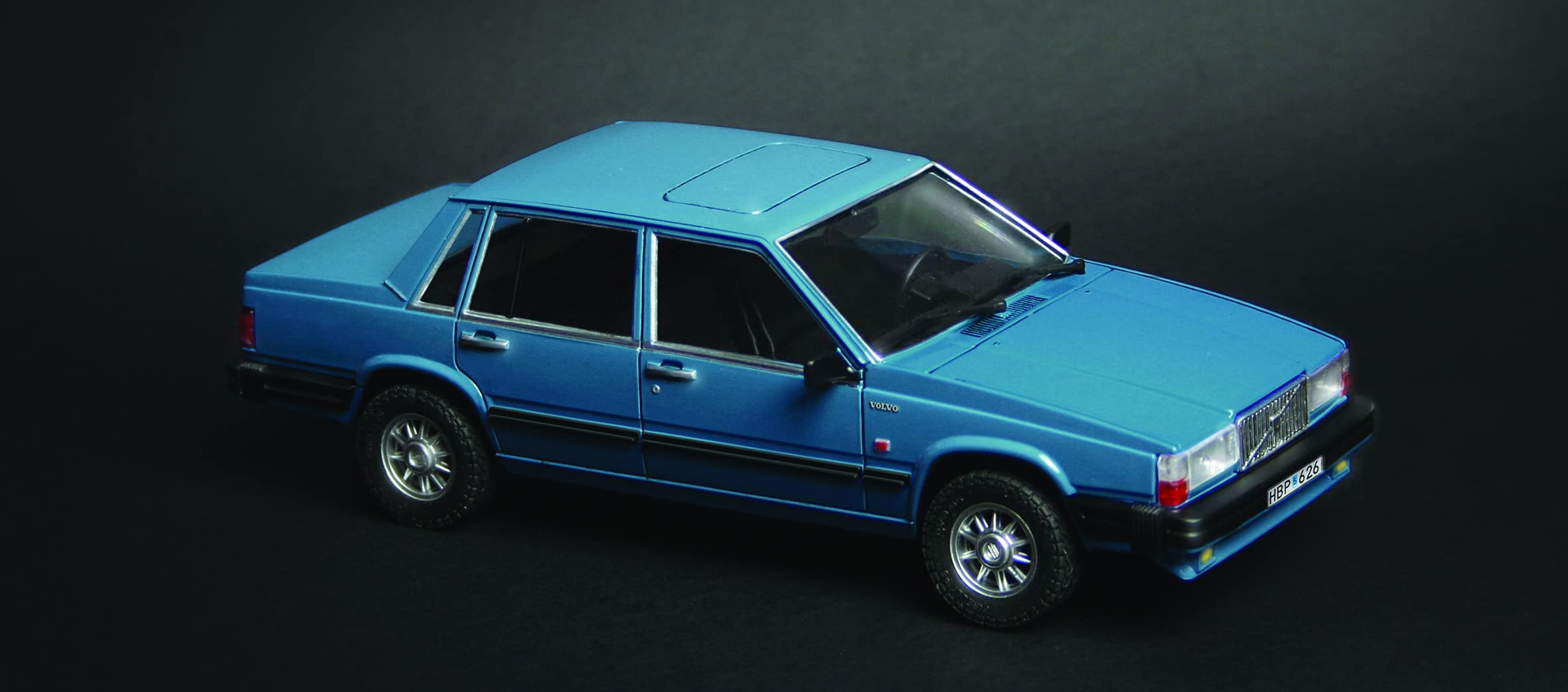 italeri-volvo-760-gle-maquette-voiture-1-24-assembler image 2