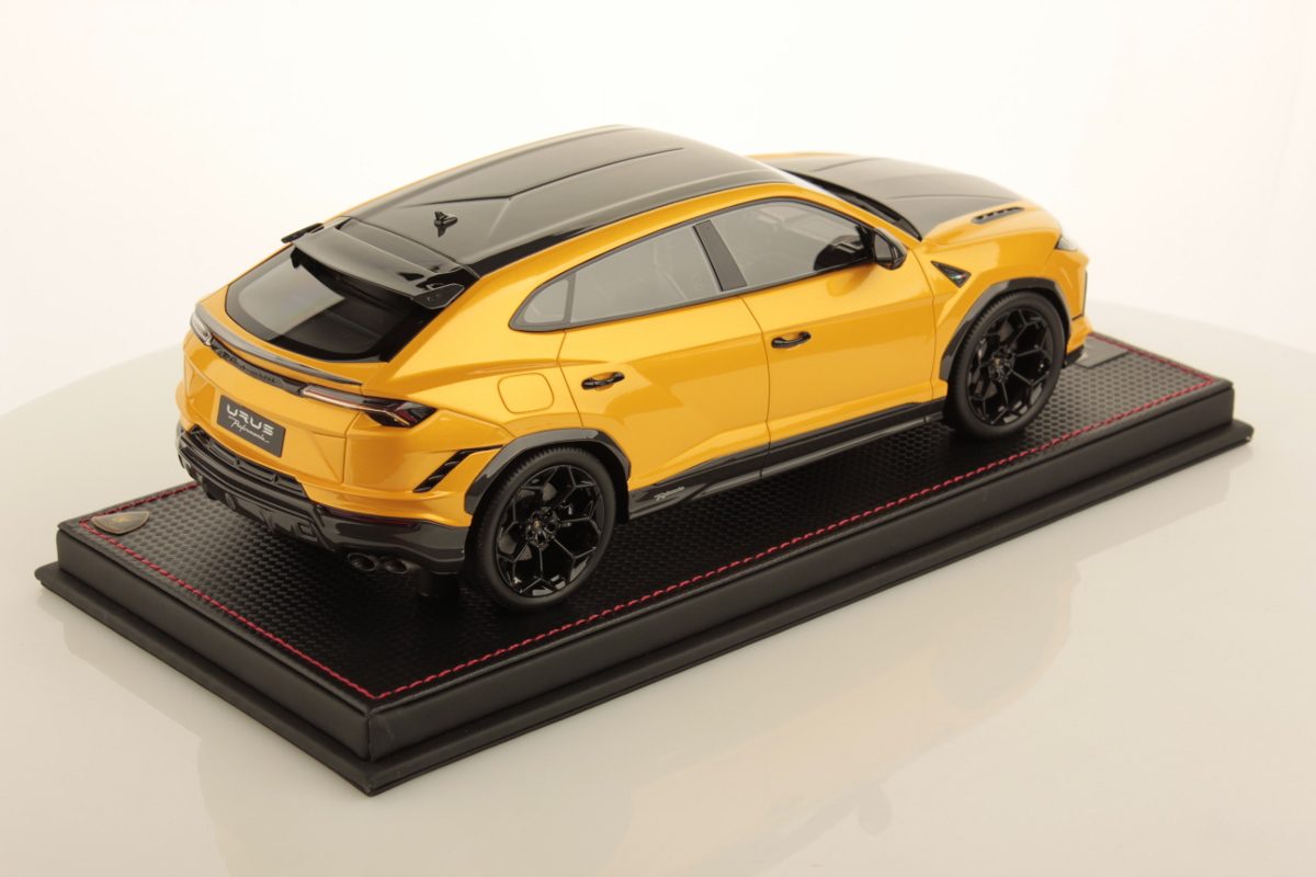 mr-collection-models-lamborghini-urus-performante-1-18-miniature-suv-super-sport image 2