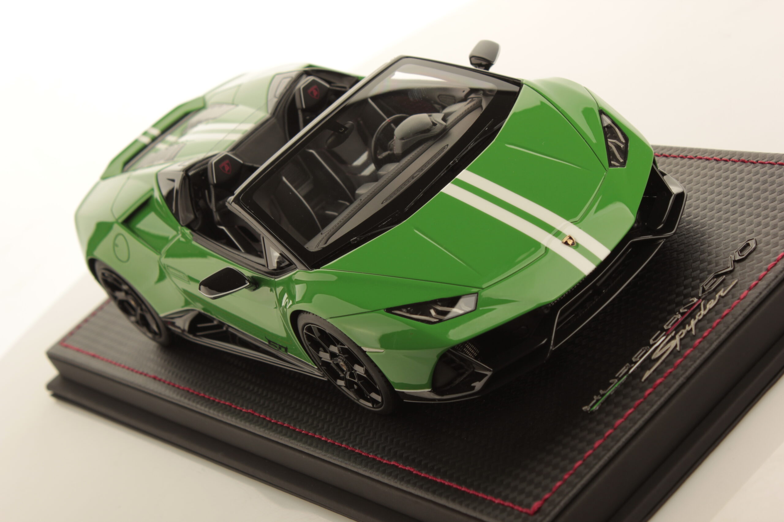 mr-collection-models-lamborghini-hurac-n-evo-spyder-60th-1-18 image 3