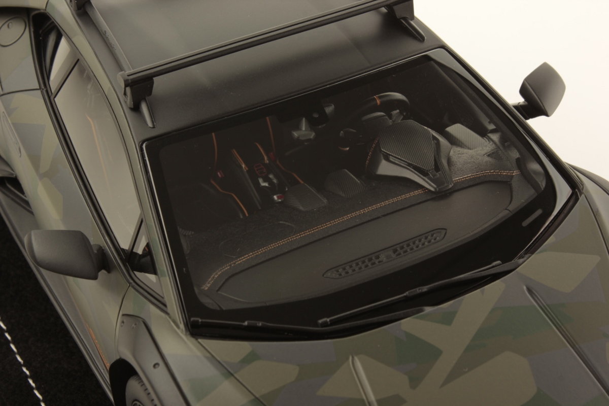 mr-collection-models-lamborghini-hurac-n-sterrato-all-terrain-1-18-miniature-aut image 6