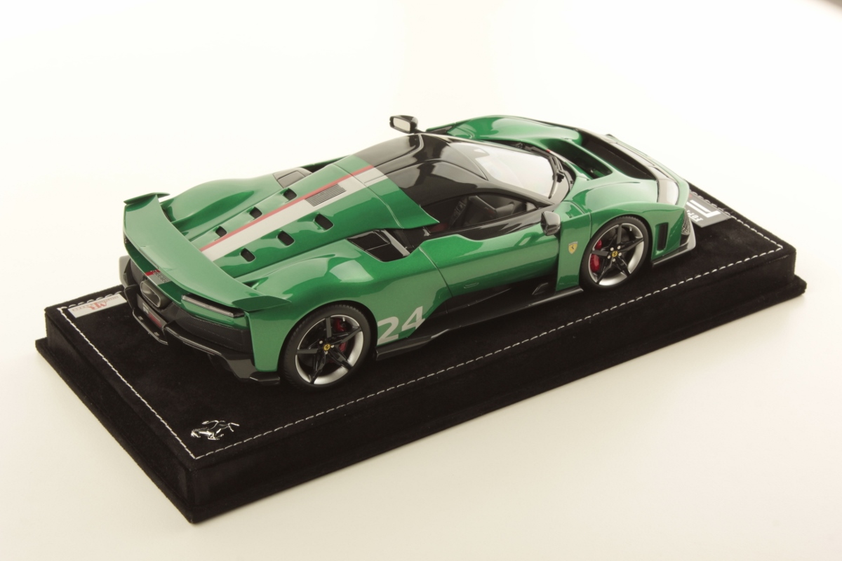 mr-collection-models-ferrari-f80-1-18-miniature-auto image 2