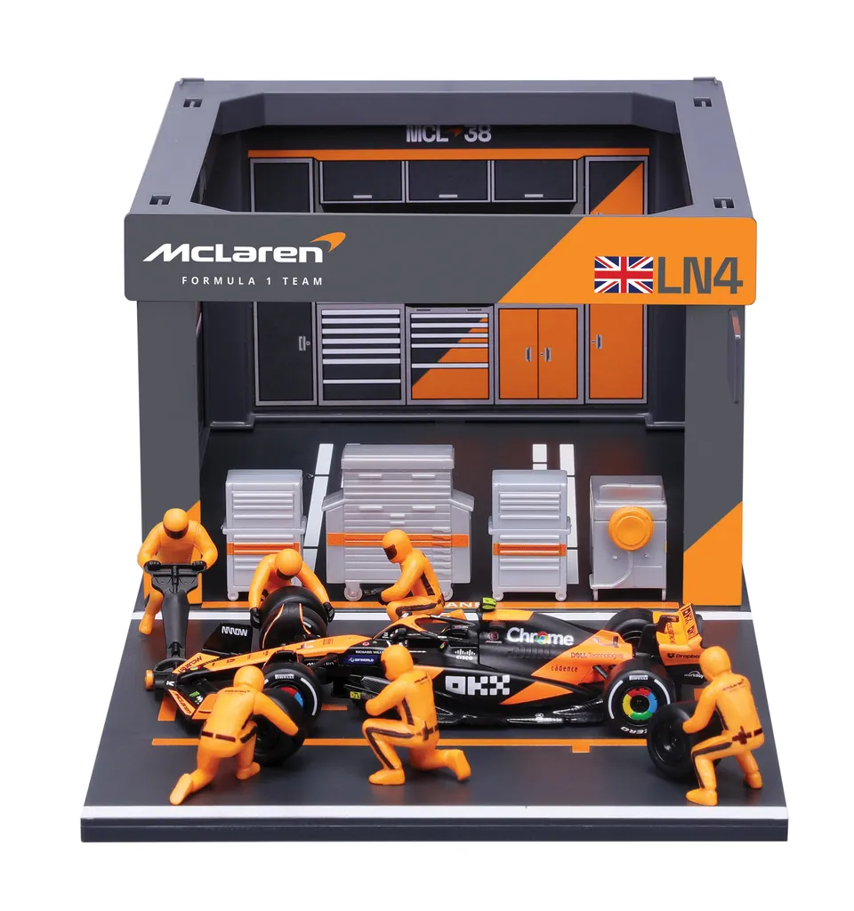 bburago-pit-stop-mclaren-mcl38-4-lando-norris-playset-f1-1-43-diecast image 1