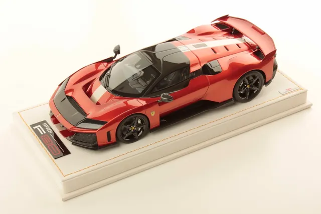 mr-collection-models-ferrari-f80-miniature-auto-de-collection image 1
