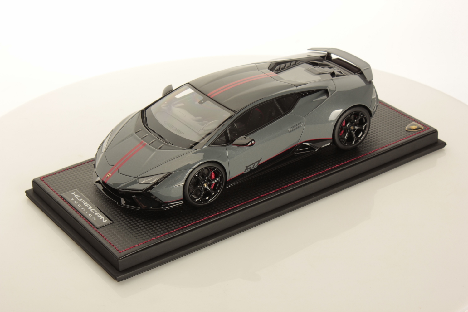mr-collection-models-lamborghini-hurac-n-tecnica-60th-1-18 image 1