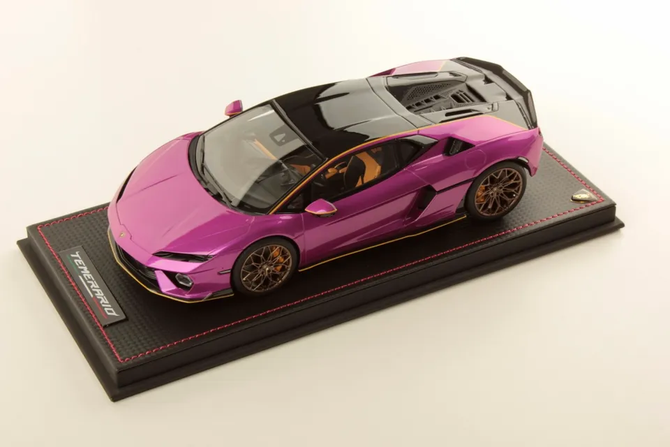 mr-collection-models-lamborghini-temerario-alleggerita-package-1-18-miniature-v8 image 1