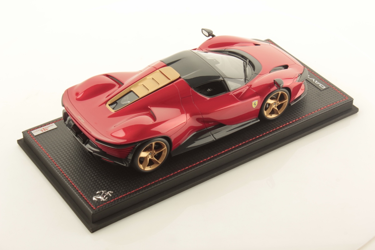 mr-collection-models-ferrari-daytona-sp3-1-18-miniature-auto image 2