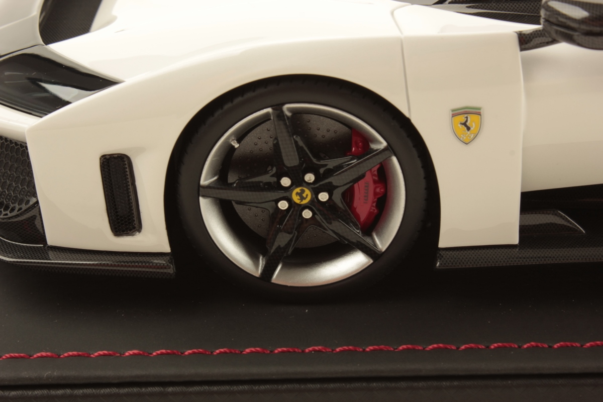 mr-collection-models-ferrari-f80-miniature-auto-supercar-limit-e image 5