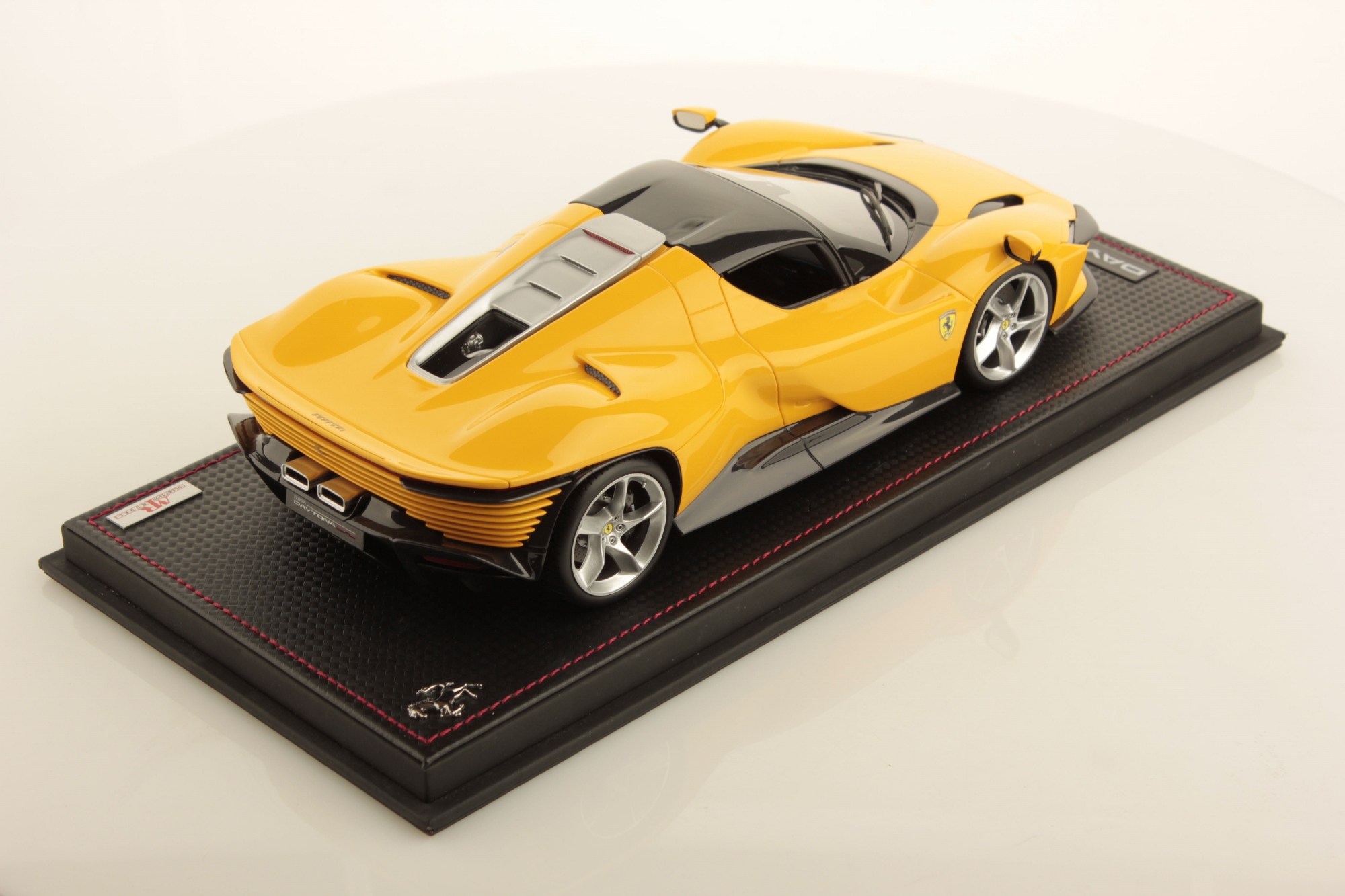 mr-collection-models-ferrari-daytona-sp3-1-18-4 image 2