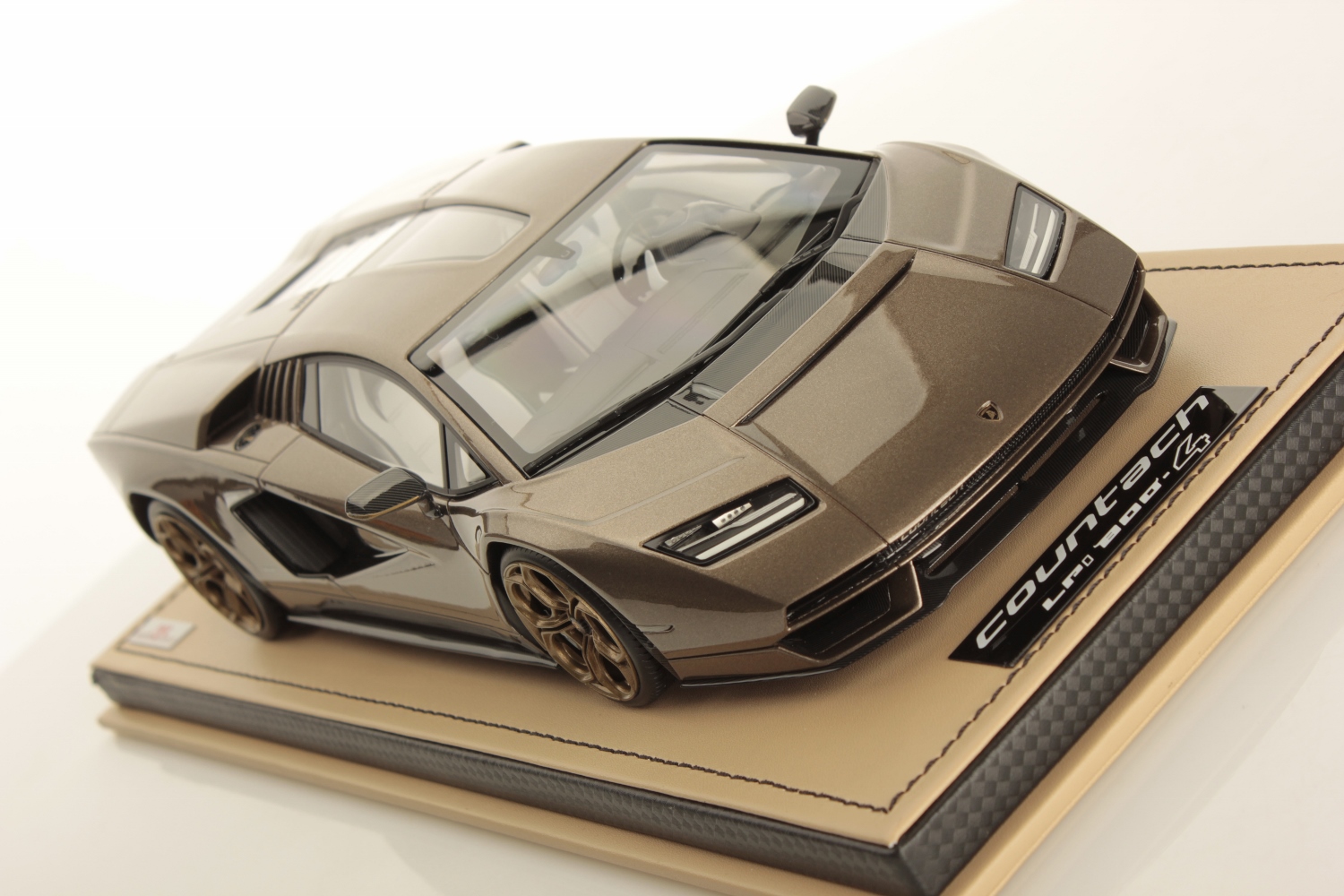 mr-collection-models-lamborghini-countach-lpi-800-4-1-18-3 image 3
