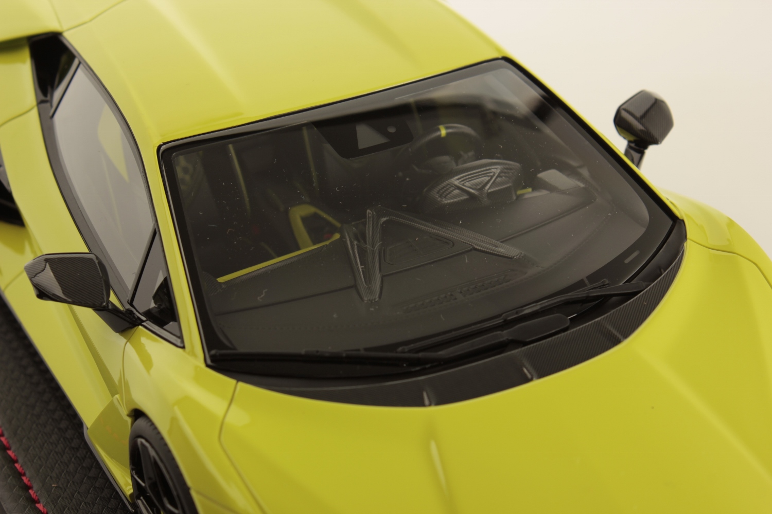 mr-collection-models-lamborghini-revuelto-1-18-miniature-auto-collection image 6