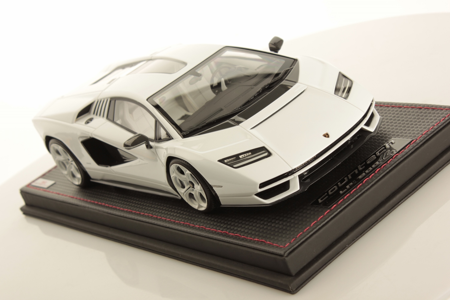mr-collection-models-lamborghini-countach-lpi-800-4-1-18-2 image 3