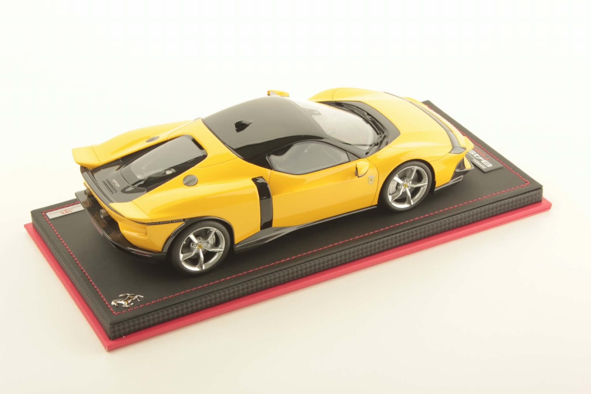 mr-collection-models-ferrari-849-testarossa-1-18-miniature-auto-de-collection-2 image 2