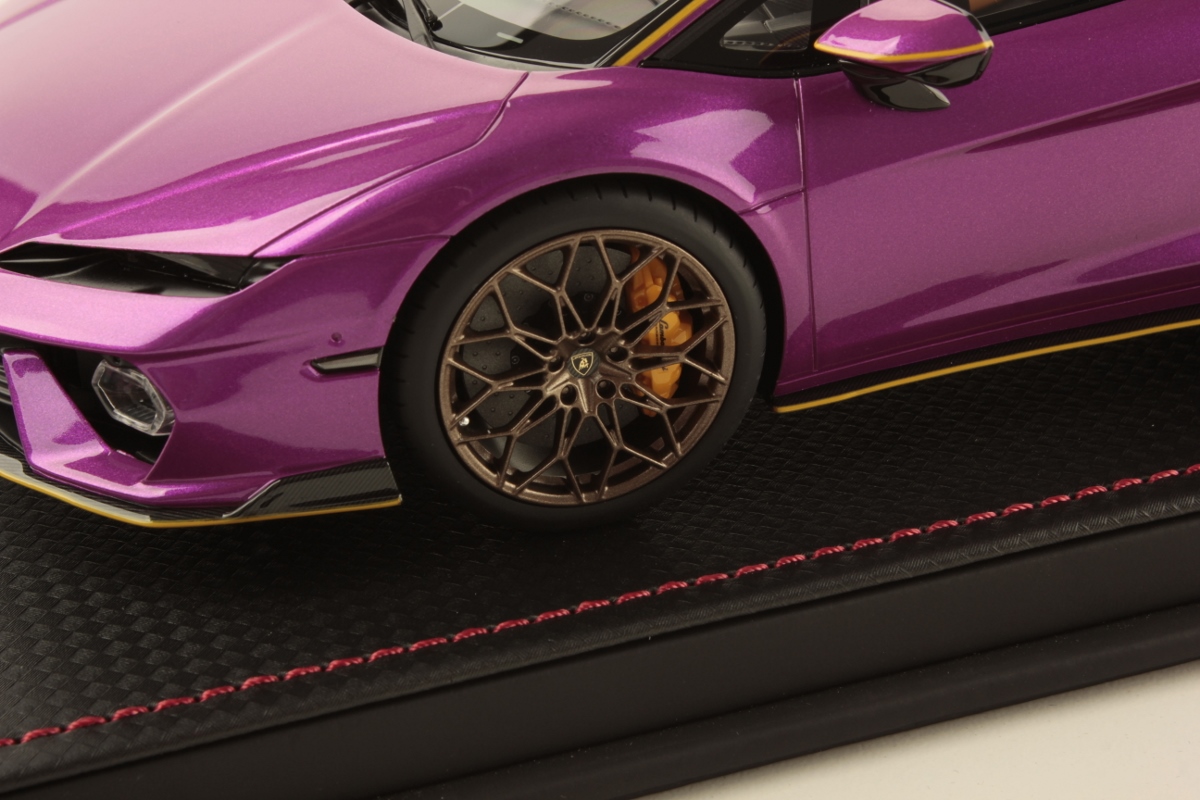 mr-collection-models-lamborghini-temerario-alleggerita-package-1-18-miniature-v8 image 4