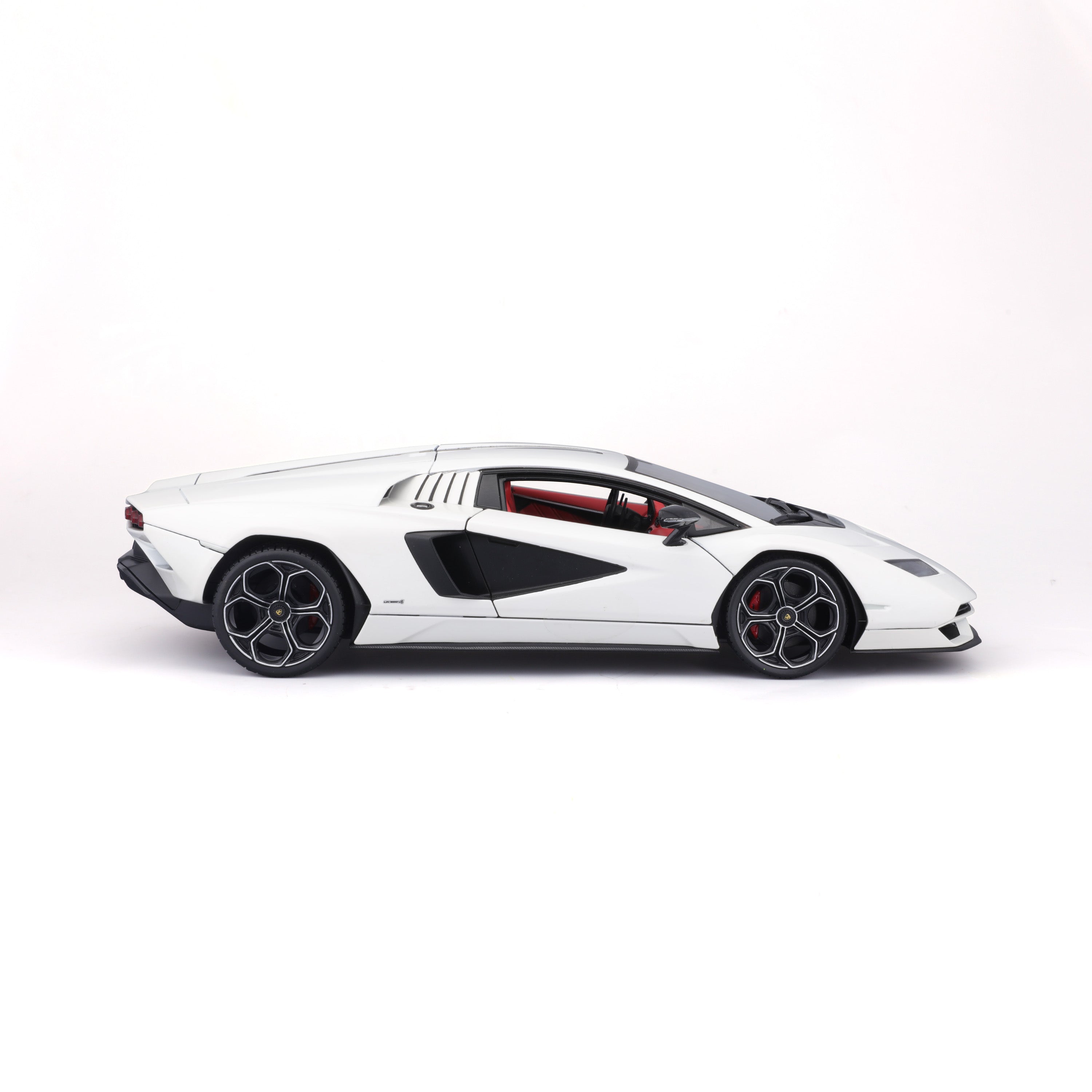 bburago-lamborghini-countach-lpi-800-4-1-18-blanche image 8