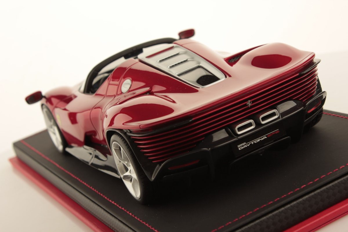 mr-collection-models-ferrari-daytona-sp3-1-18-miniature-auto-icona-v12 image 4