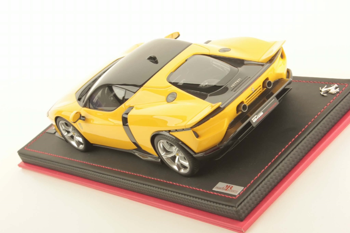 mr-collection-models-ferrari-849-testarossa-1-18-miniature-auto-de-collection-2 image 4