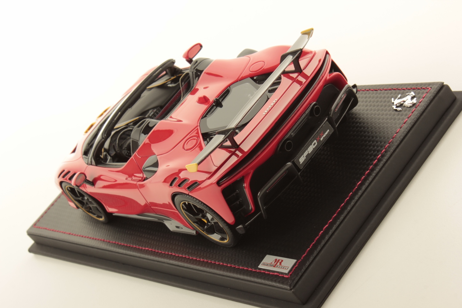 mr-collection-models-ferrari-sf90-xx-spider-1-18-miniature-auto-officielle image 4