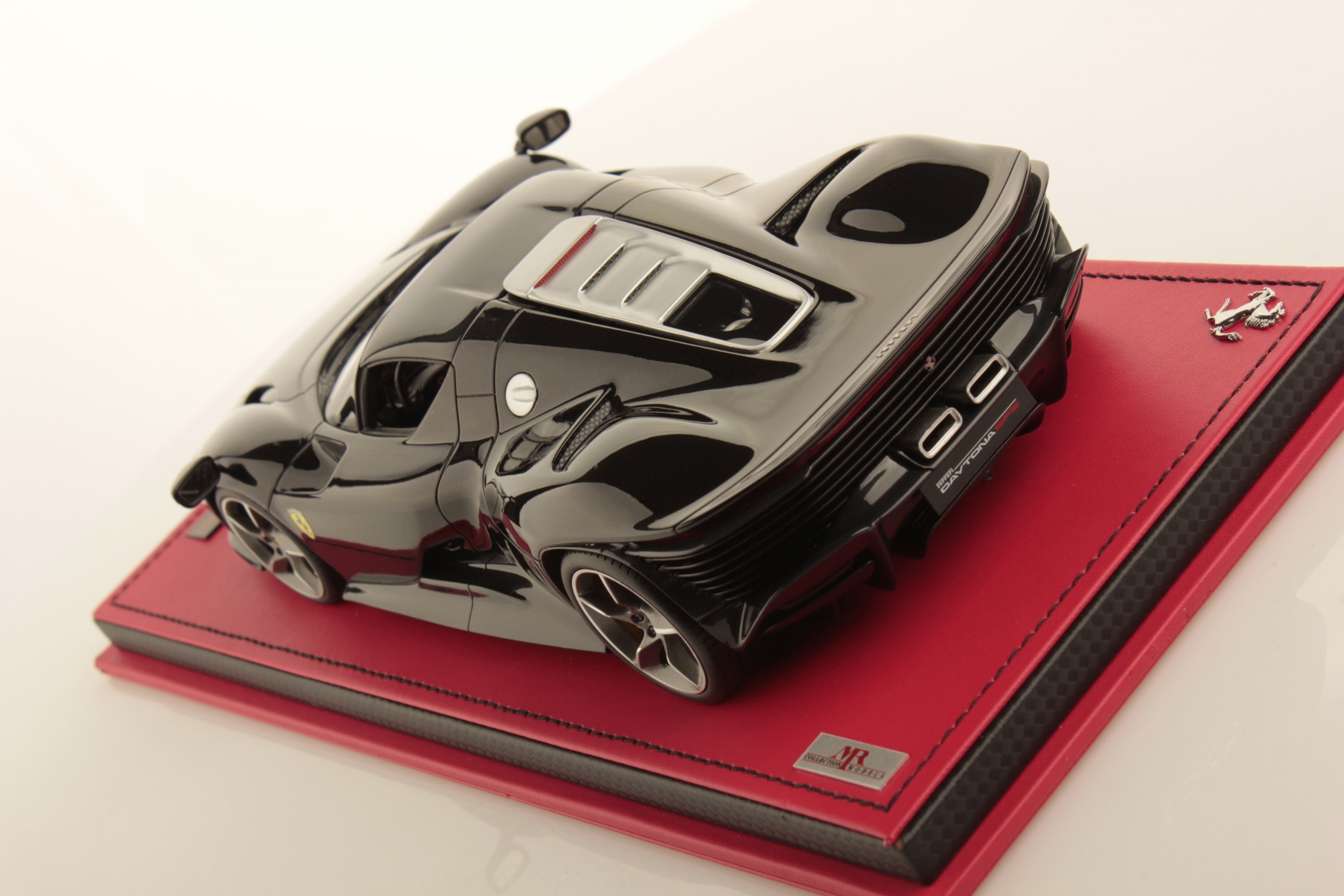mr-collection-models-ferrari-daytona-sp3-1-18-miniature-auto-icona image 4