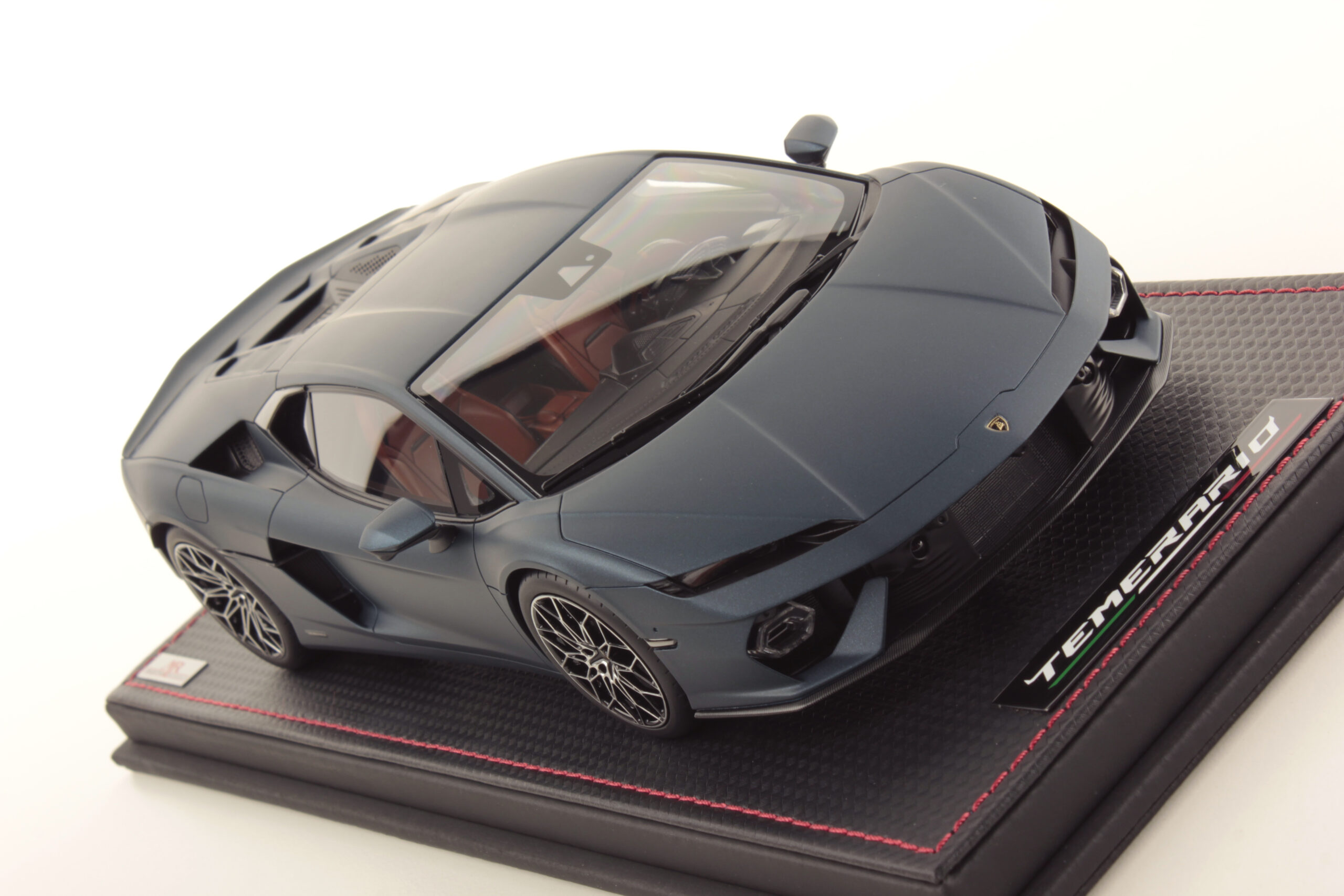 mr-collection-models-lamborghini-temerario-1-18 image 3