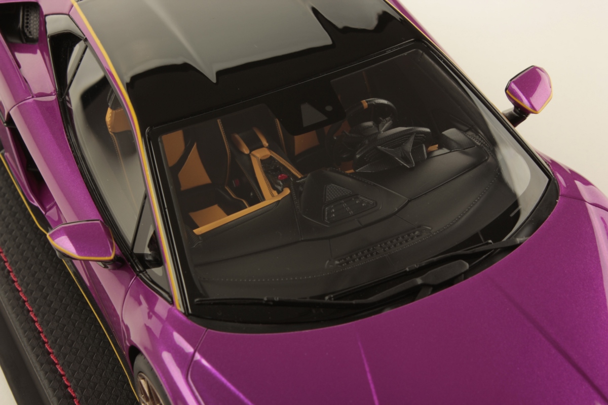 mr-collection-models-lamborghini-temerario-alleggerita-package-1-18-miniature-v8 image 3