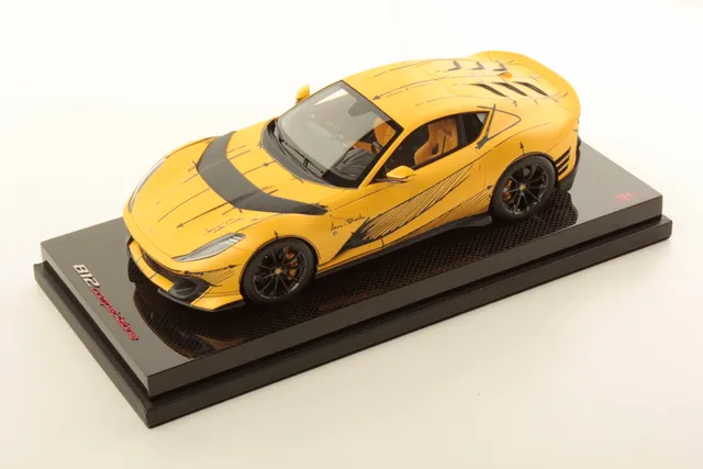 mr-collection-models-ferrari-812-competizione-1-18-miniature-auto-collection image 1