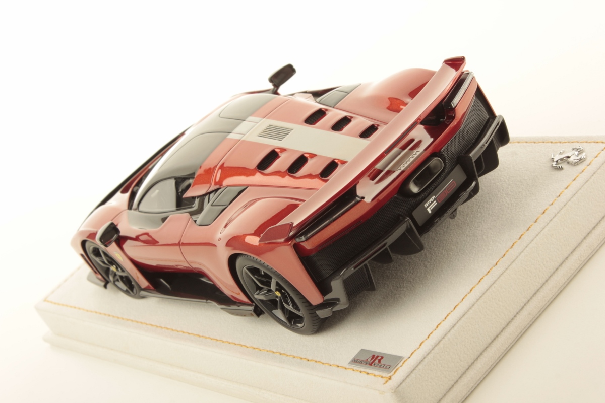 mr-collection-models-ferrari-f80-miniature-auto-de-collection image 4