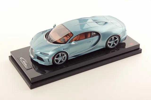 mr-collection-models-bugatti-chiron-super-sport-1-18-4 image 1