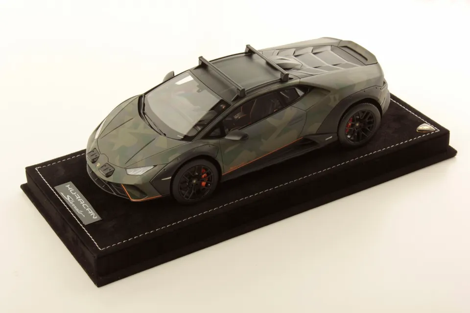 mr-collection-models-lamborghini-hurac-n-sterrato-all-terrain-1-18-miniature-aut image 1