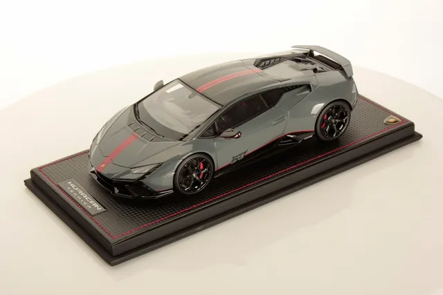 mr-collection-models-lamborghini-hurac-n-tecnica-60th-1-18 image 1