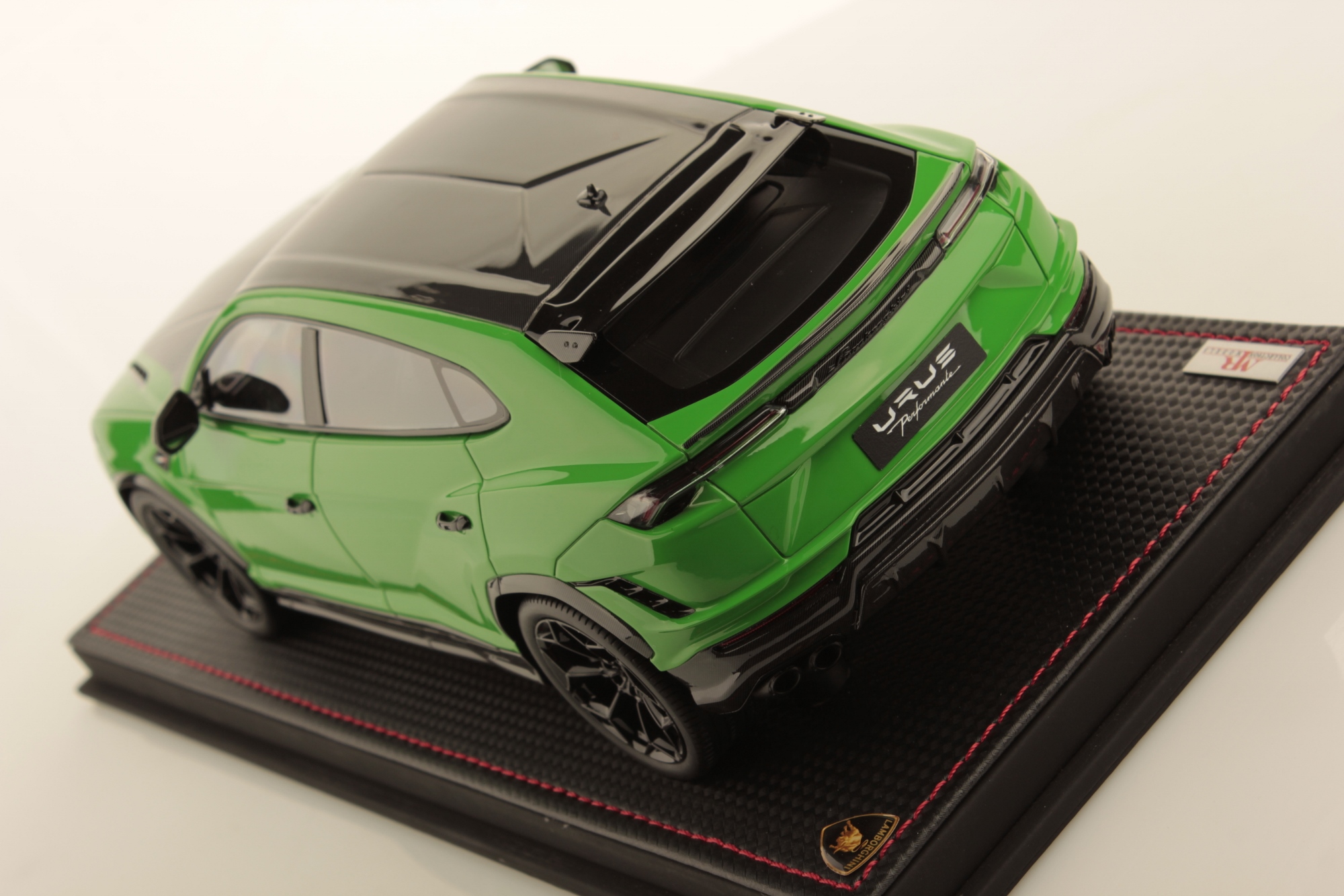 mr-collection-models-lamborghini-urus-performante-1-18-3 image 4